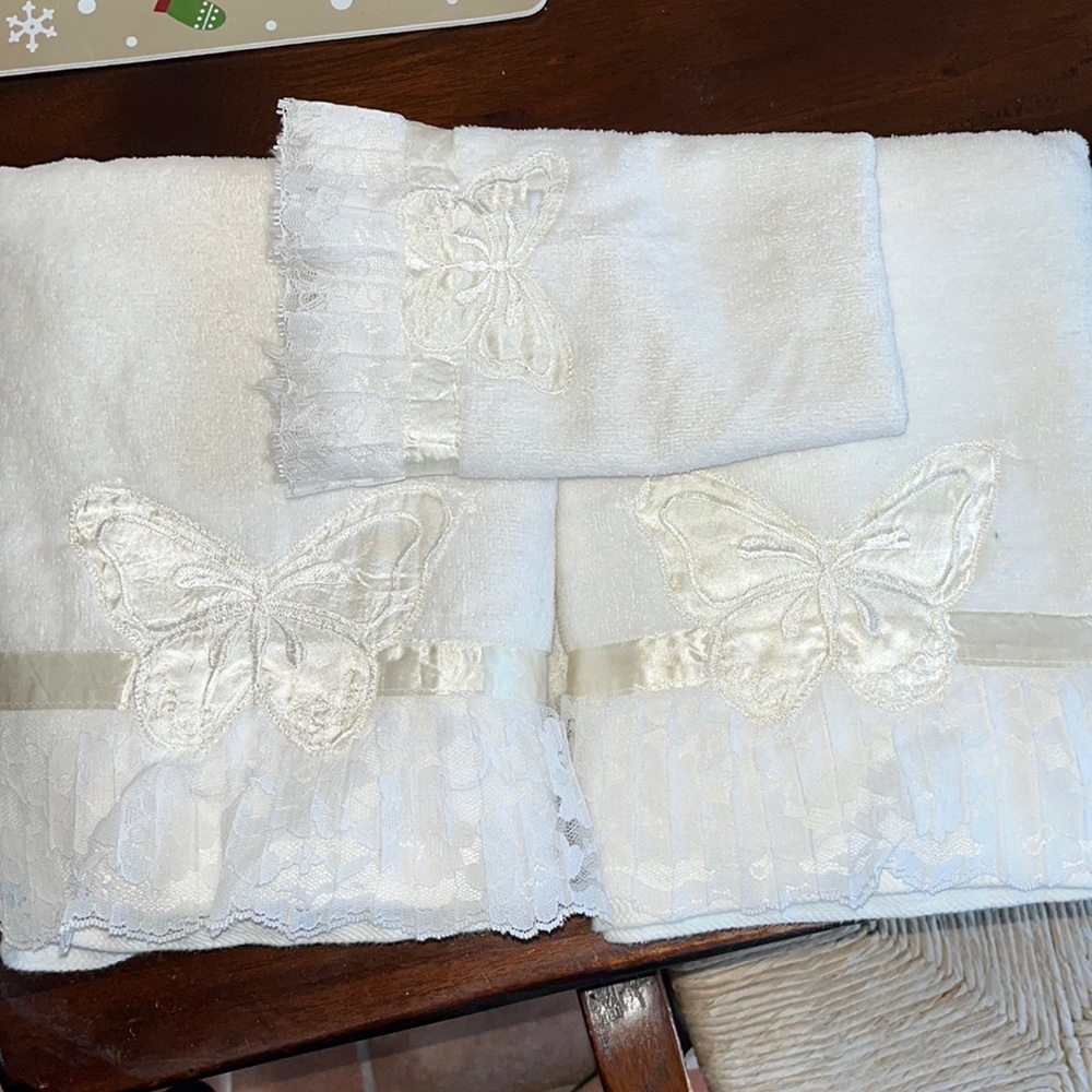Butterfly & Lace bath towels and wash cloth hand towel white bathroom towels